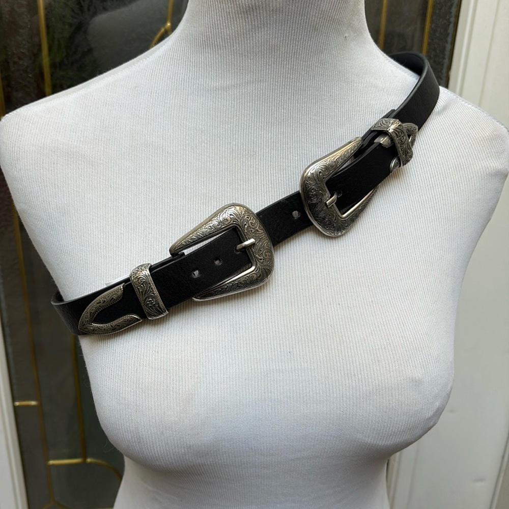 ▪️▪️BLACK W/SILVER TONE HARDWARE BELT▪️▪️